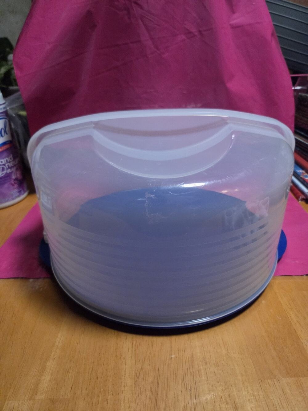 Tupperware Round Cake Taker Blue Top Locking and Built in Handle